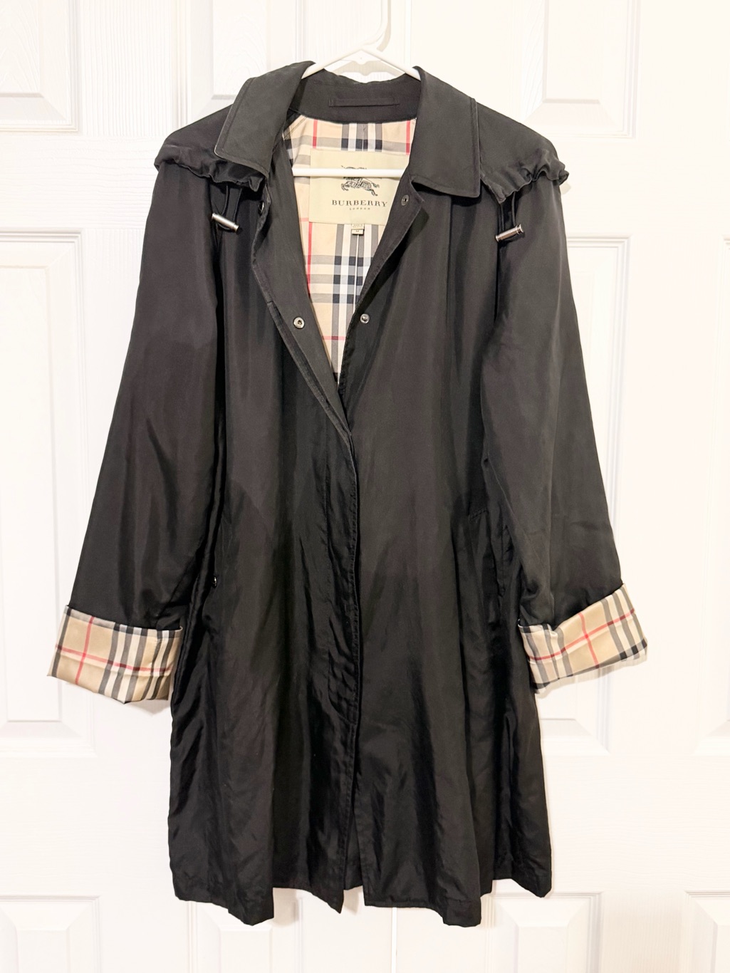 Burberry Women's Black Trench Rain Coat With Signature Check Lining